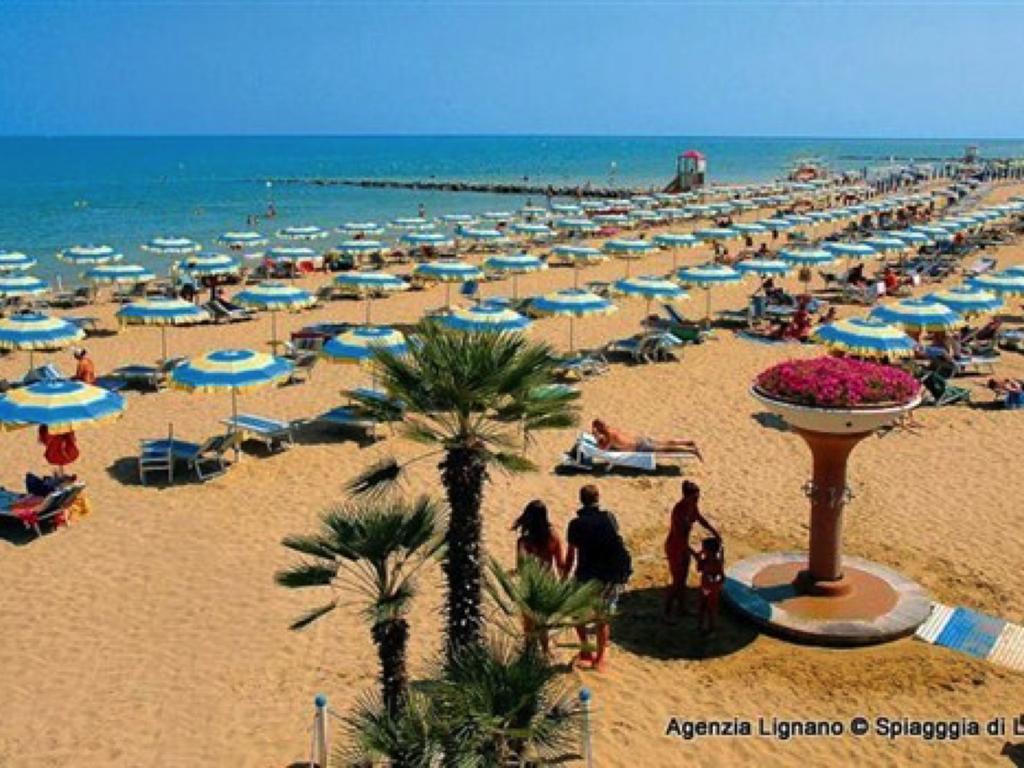 Lignano Riviera With Fireplace & Air Conditioning Lignano Sabbiadoro Exterior foto
