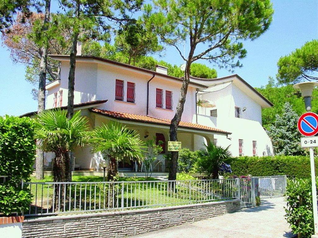 Lignano Riviera With Fireplace & Air Conditioning Lignano Sabbiadoro Exterior foto