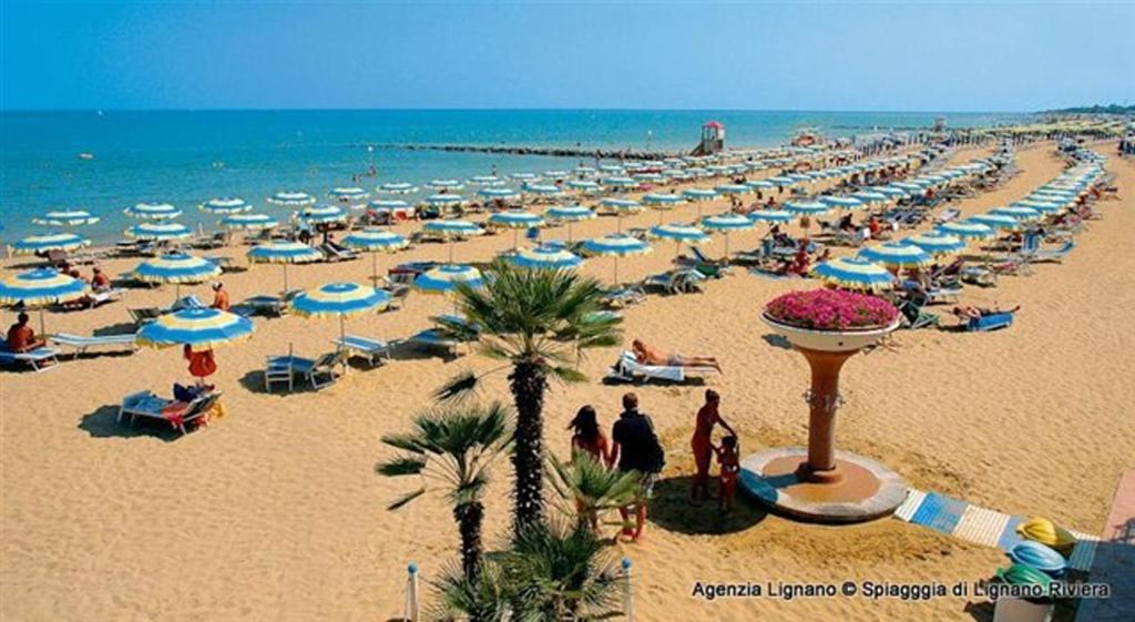 Lignano Riviera With Fireplace & Air Conditioning Lignano Sabbiadoro Exterior foto